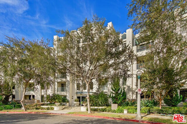 Primary Photo - 5625 Crescent Park W