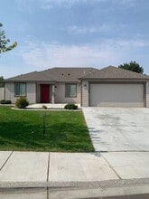 Building Photo - 1016 S Blueberry Pl