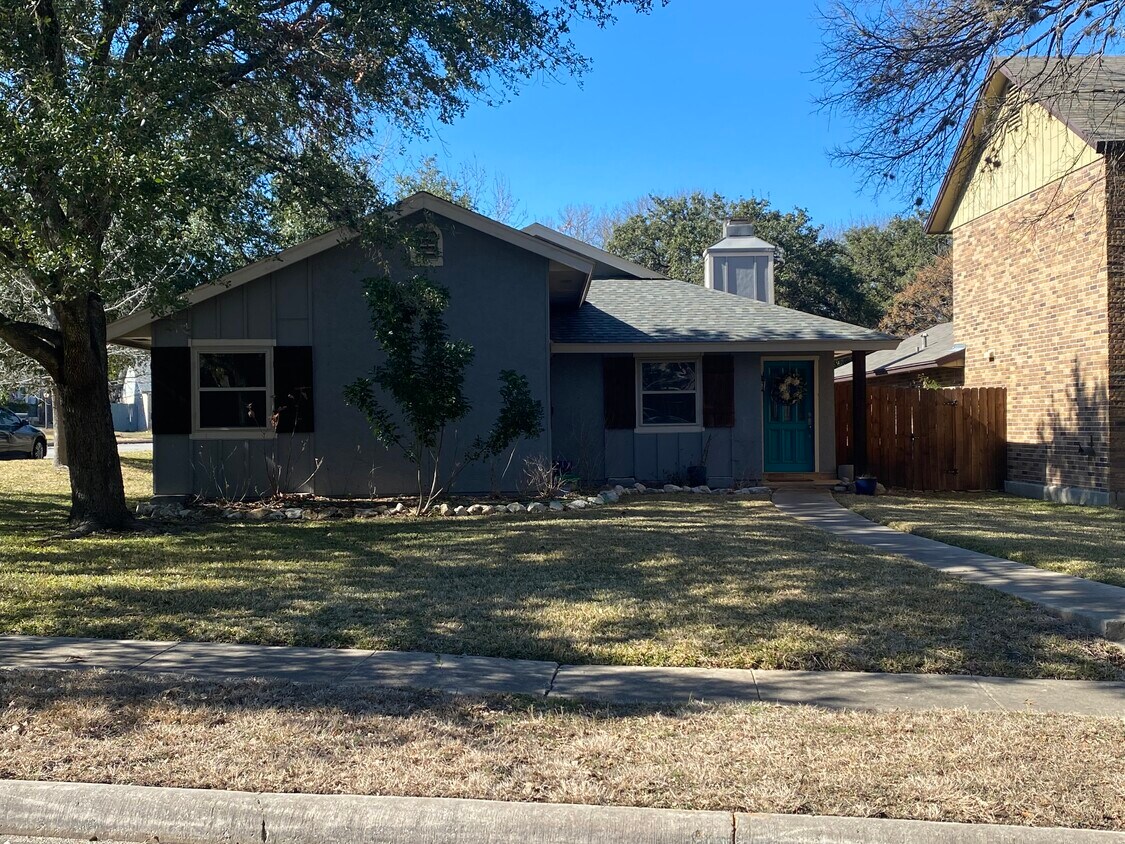 Primary Photo - Garden Home for Rent