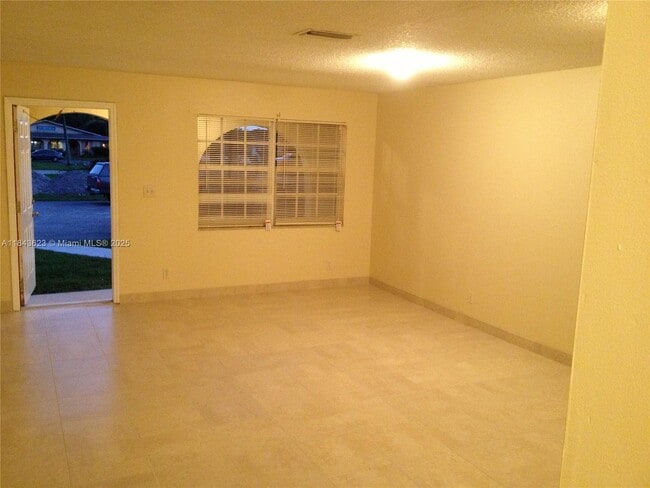 Foto del edificio - 4065 SW 51st St