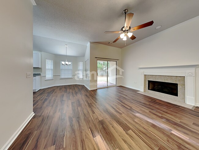 Foto del edificio - 221 Shady Oak Cir