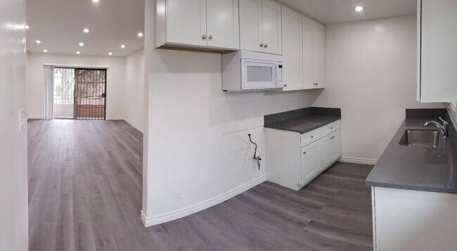 Stove included - 4587 Don Tomaso Dr
