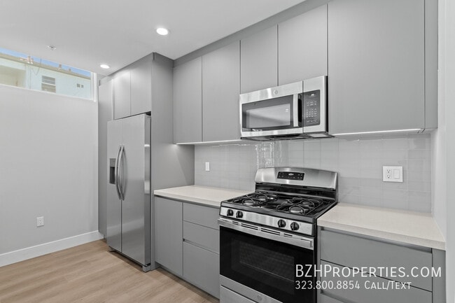 Building Photo - 1223 Hayworth Ave