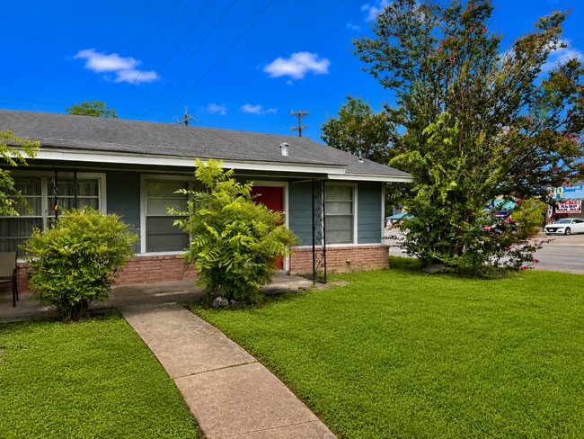 Building Photo - Edgebrook