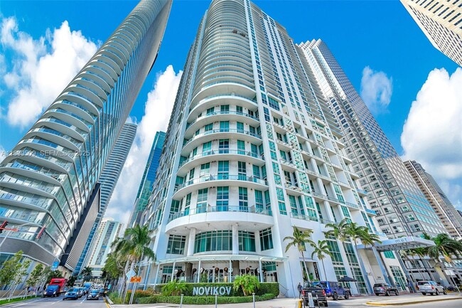 Building Photo - 300 S Biscayne Blvd