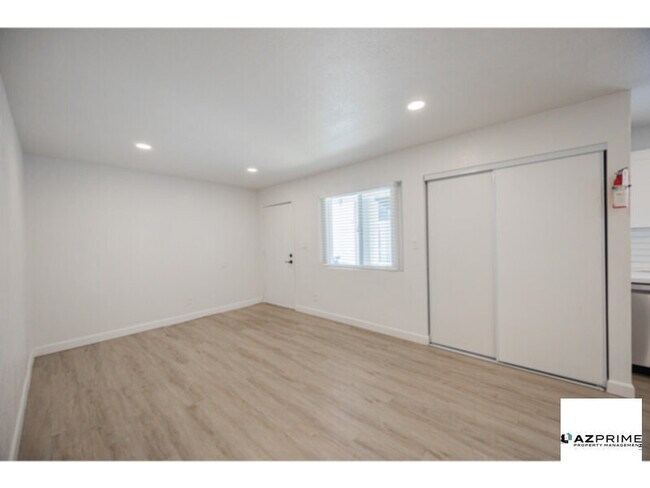 Foto del edificio - FREE FIRST MONTH'S RENT MOVE-IN SPECIAL!  Experience A Modern 2/1 Unit In Phoenix That Feels Right T