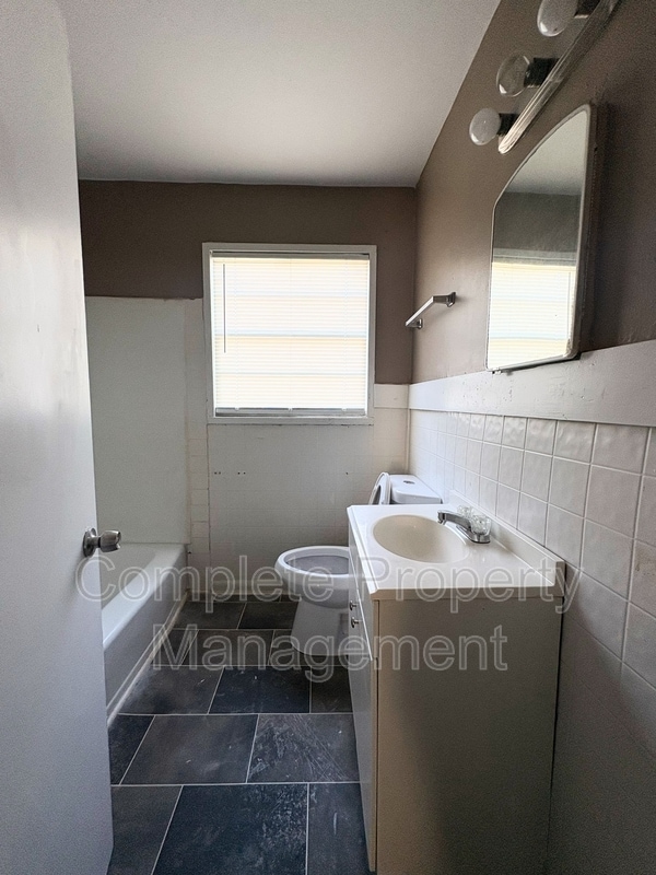 Foto del edificio - 1252 18th Pl SW