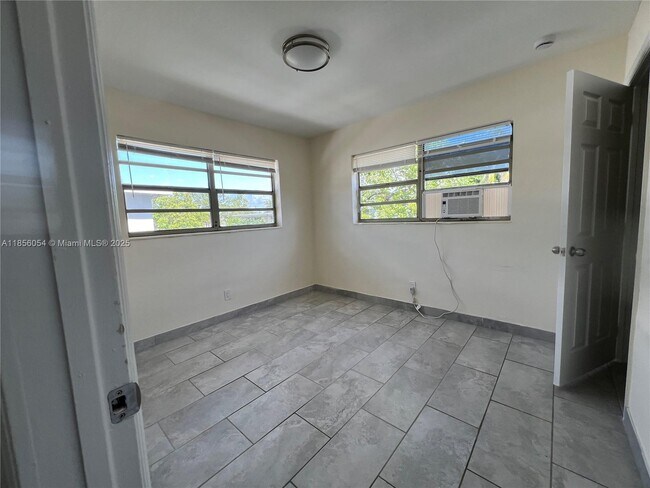 Foto del edificio - 2760 SW 2nd St