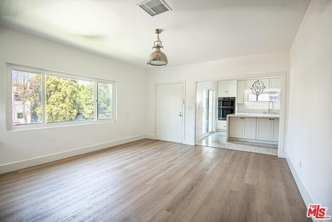 Building Photo - 1040 N Crescent Heights Blvd