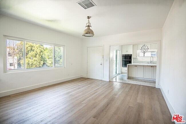 Foto del edificio - 1040 N Crescent Heights Blvd