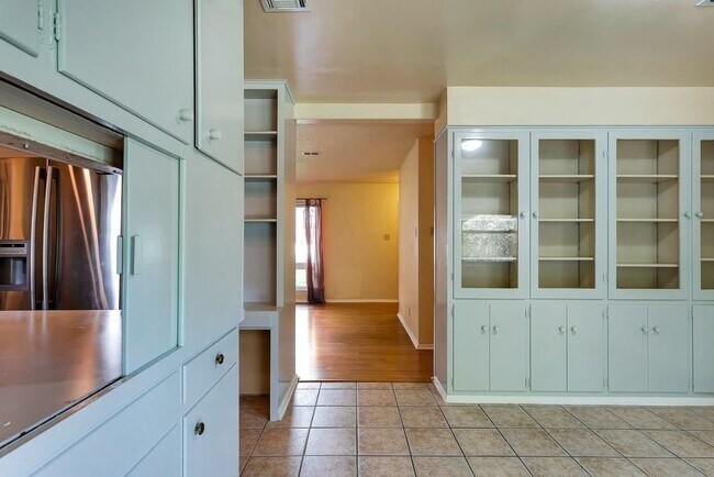 Building Photo - 1703 Rockbridge Ter