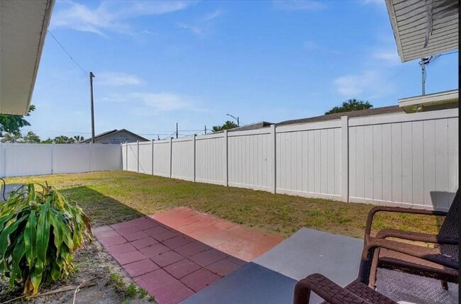 Building Photo - 1207 Ave I