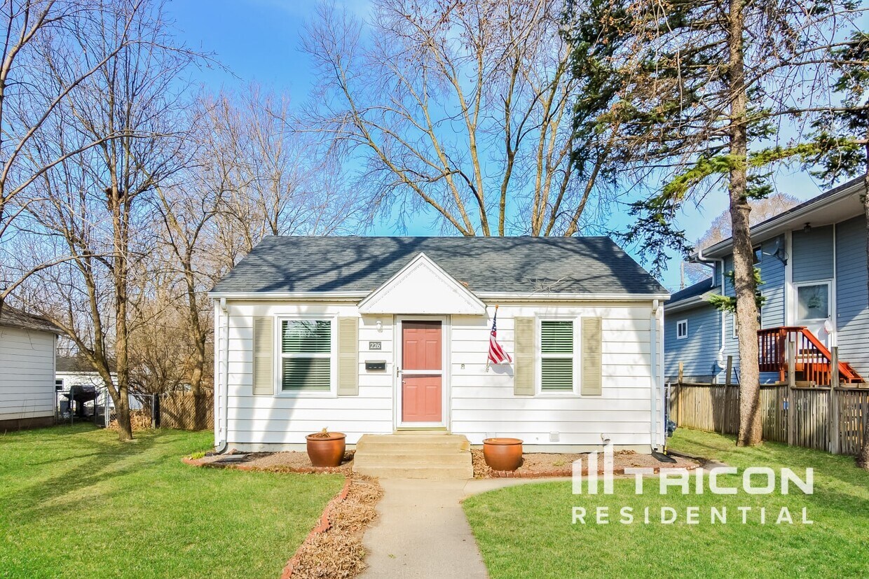 Foto principal - 226 18th Ave N