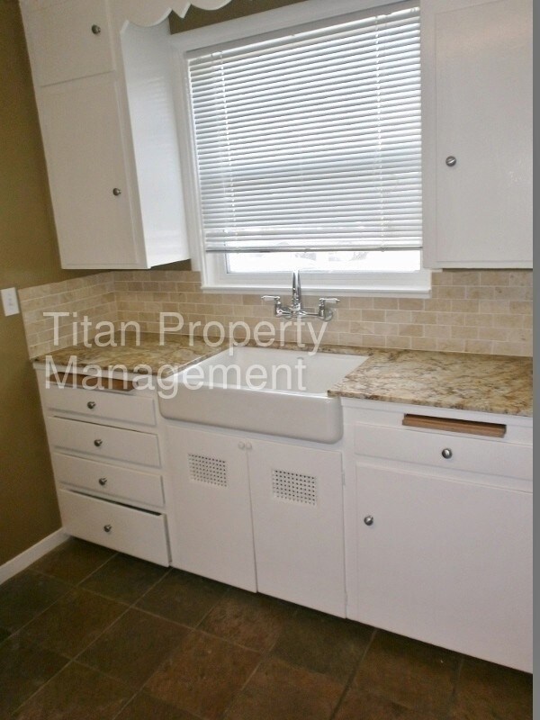 Building Photo - 680 55th St