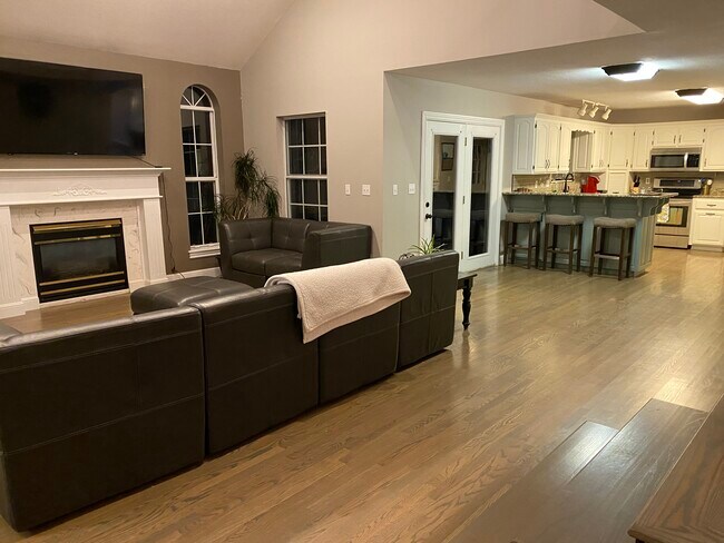 Building Photo - 4477 Bradley Ln