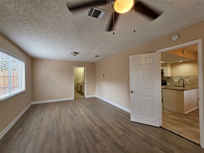 Foto del edificio - 8314 Streamside Dr