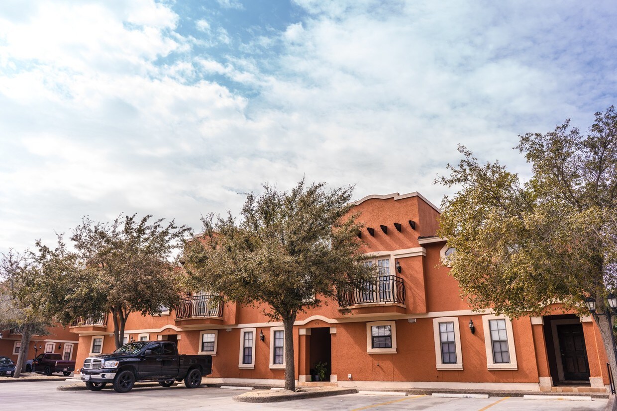 Primary Photo - 3510 N Milmo Ave
