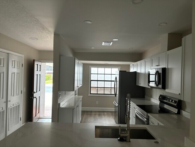 Foto del edificio - 255 Paradise Blvd