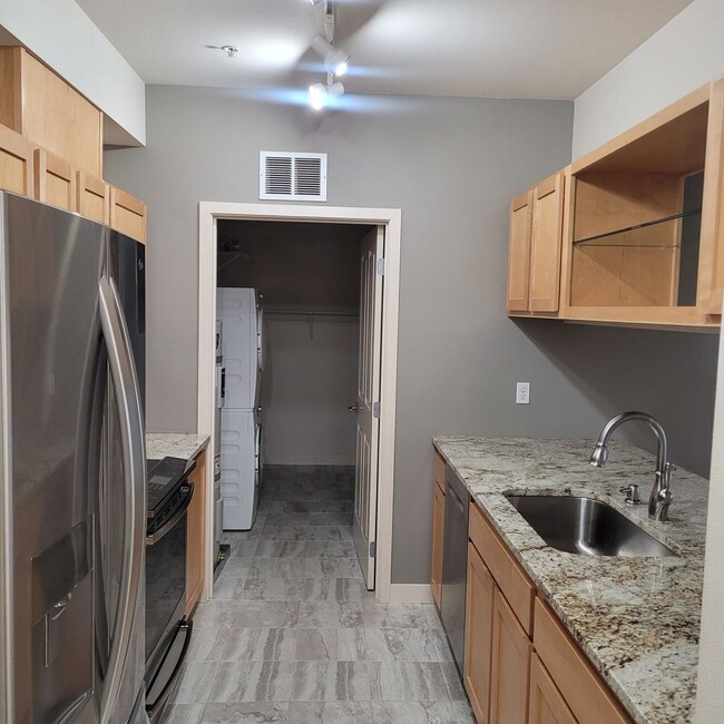 Foto del edificio - Downtown Bellevue 2 Bedroom 2 Bath Condo -...