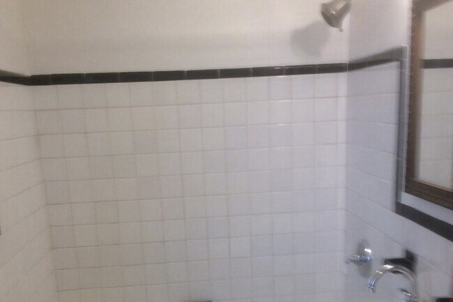 Building Photo - 1503 Plaza Rd