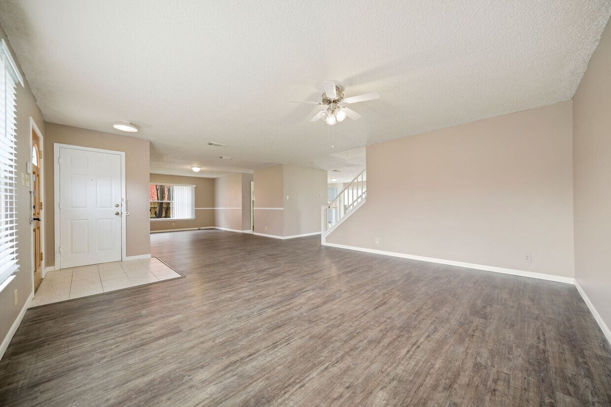 Foto principal - 4 Bedroom/2.5 Bath Northampton Subdivision