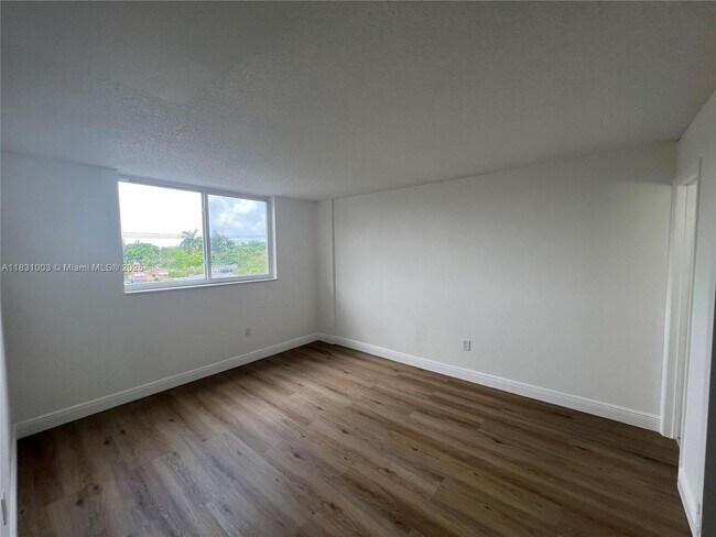 Foto del edificio - 1251 NE 108th St