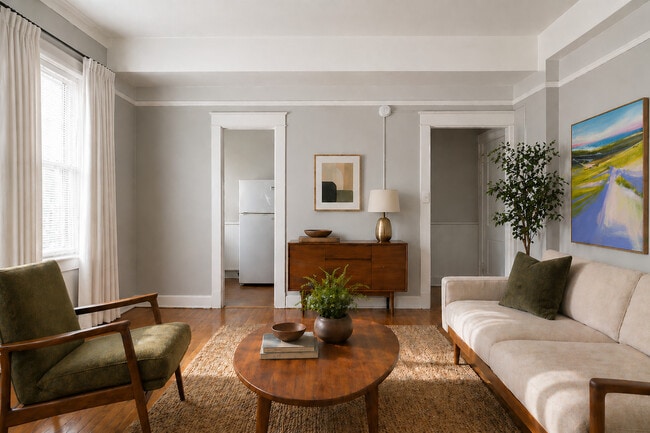 Large Studio, 400sf / Living Area - The Dulion