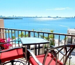 Building Photo - 1800 NE 114th St