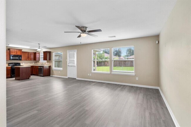 Building Photo - 2423 Pinpoint Dr