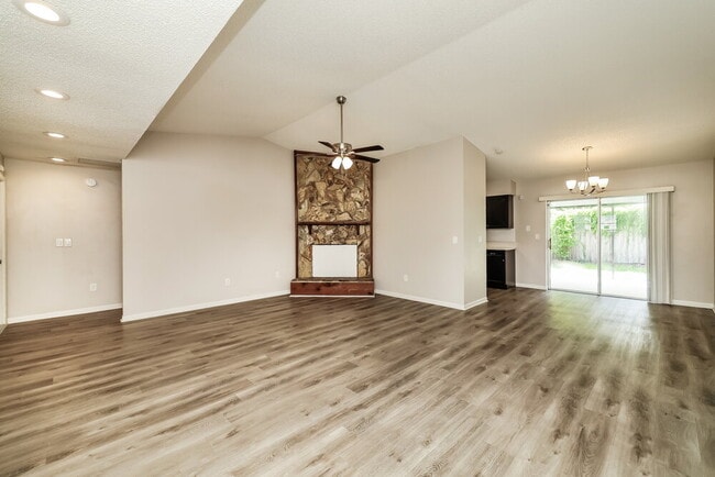 Foto del edificio - 1828 Craven Dr