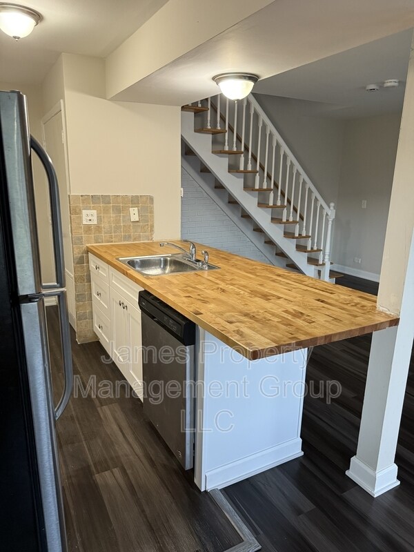 Foto del edificio - 1557 Quaker Ln