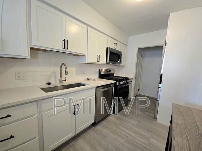 Foto del edificio - 2395 Dover Rd