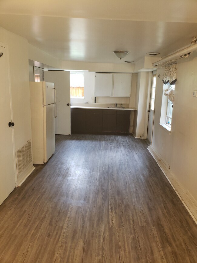 Building Photo - 41 Pinehurst Ave
