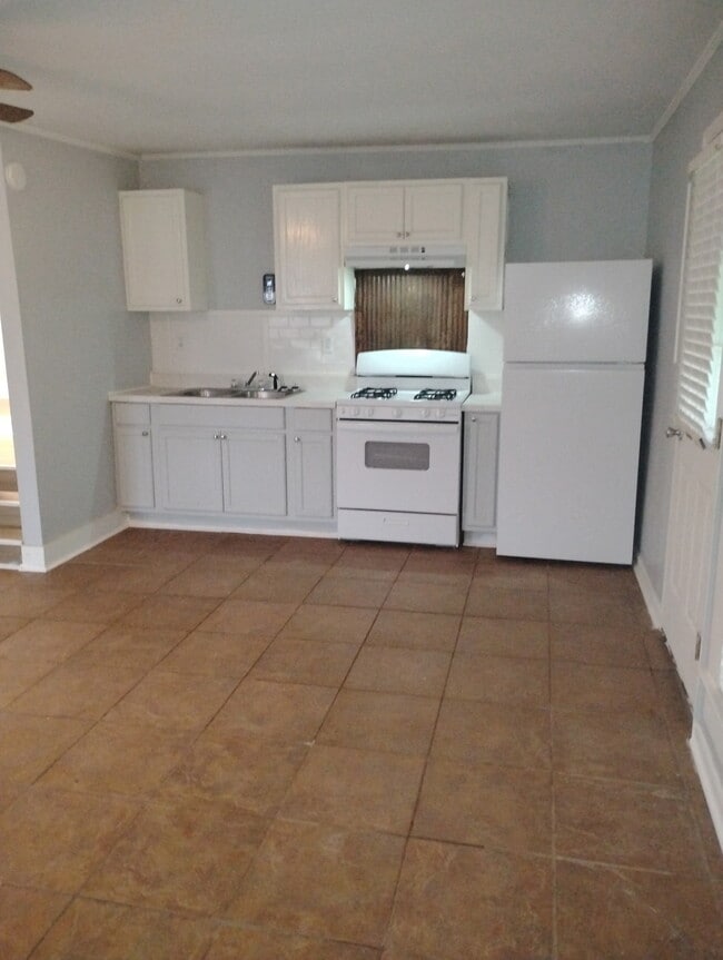 Photo - 613 W Pine St (Hattiesburg, MS) House
