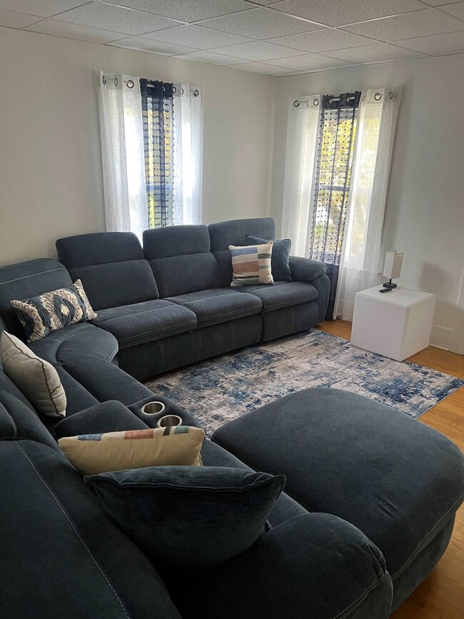 Foto del edificio - 160 Stafford Ave