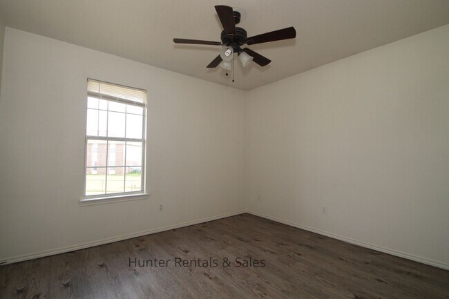 Foto del edificio - 1710 Spring Rose Cir