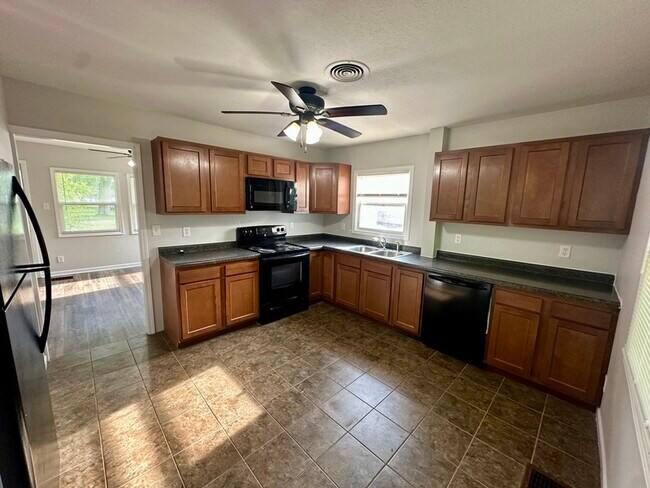 Foto del edificio - 1719 Keith Dr NE