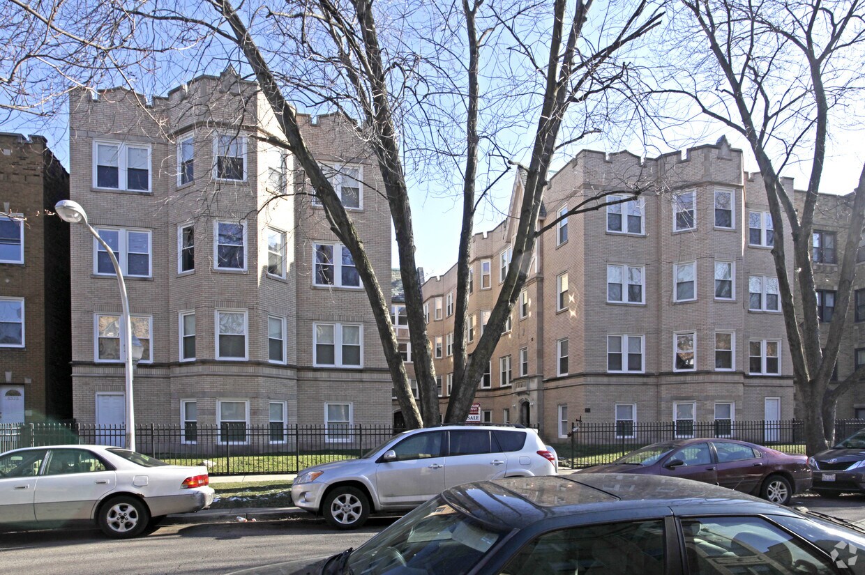 Building Photo - Artesian square condominium
