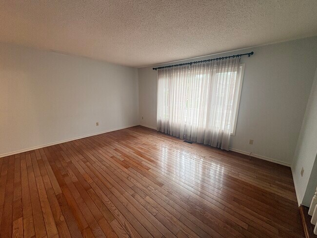 Building Photo - 3 Plus 1 Semi Detached Home