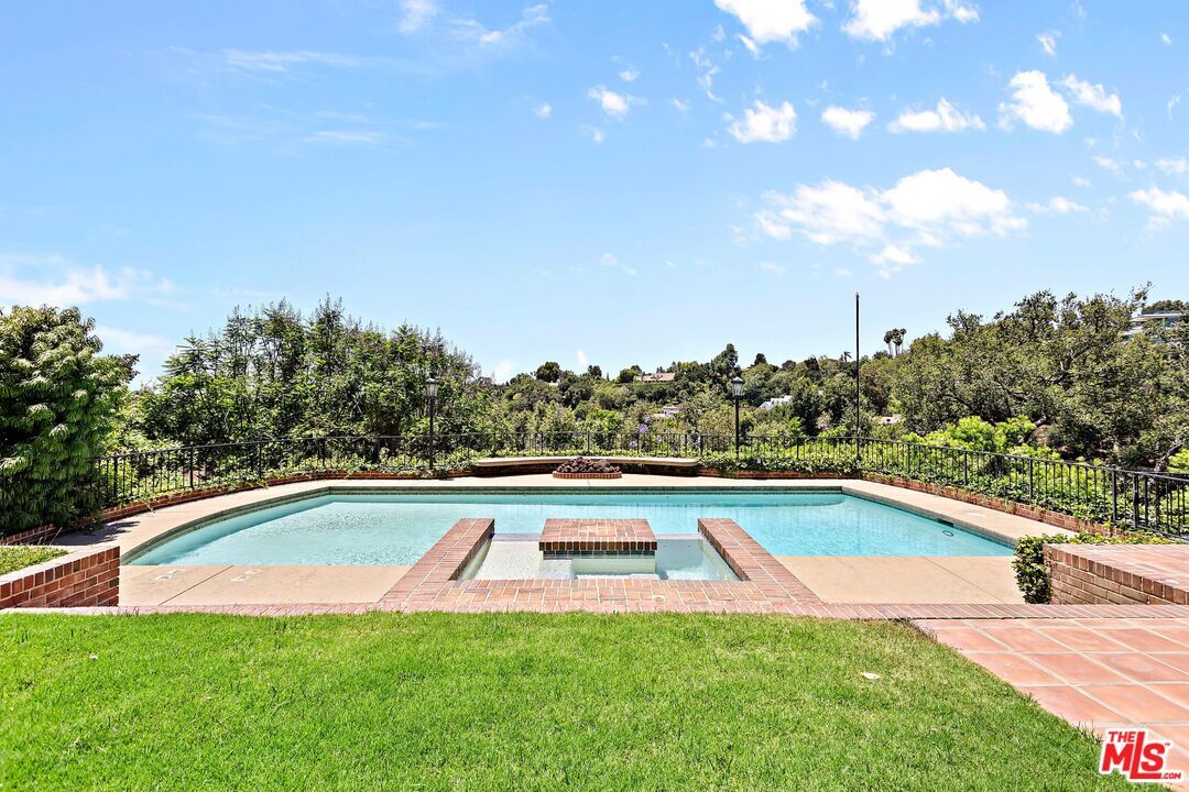 Foto principal - 10800 Chalon Rd