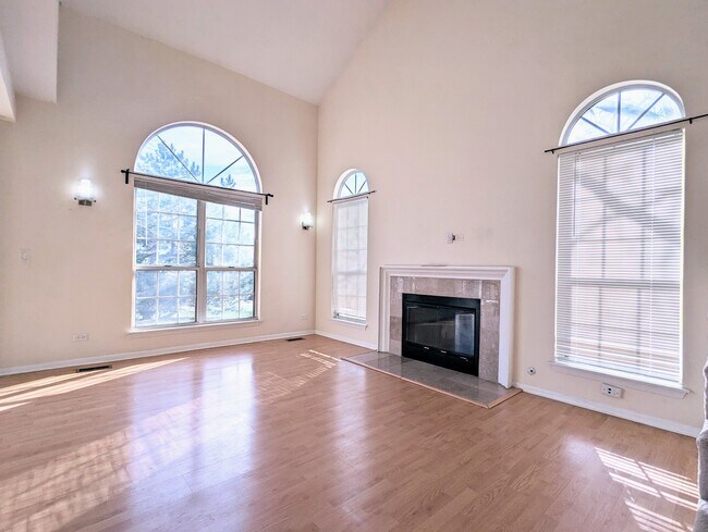 Foto del edificio - 549 Woodcrest Dr
