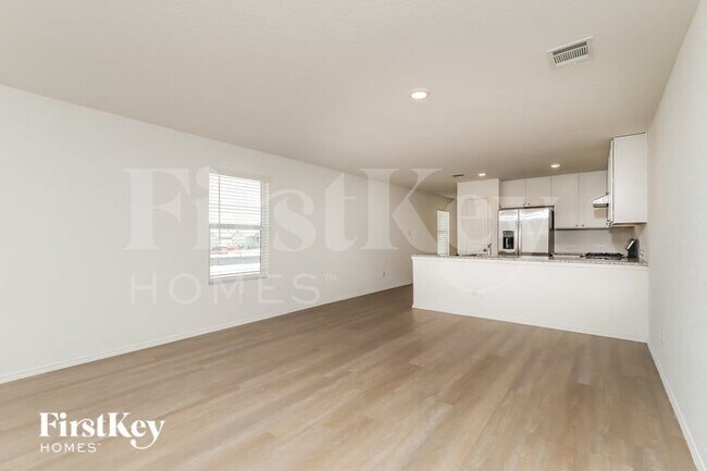 Foto del edificio - 10610 McClintock Dr