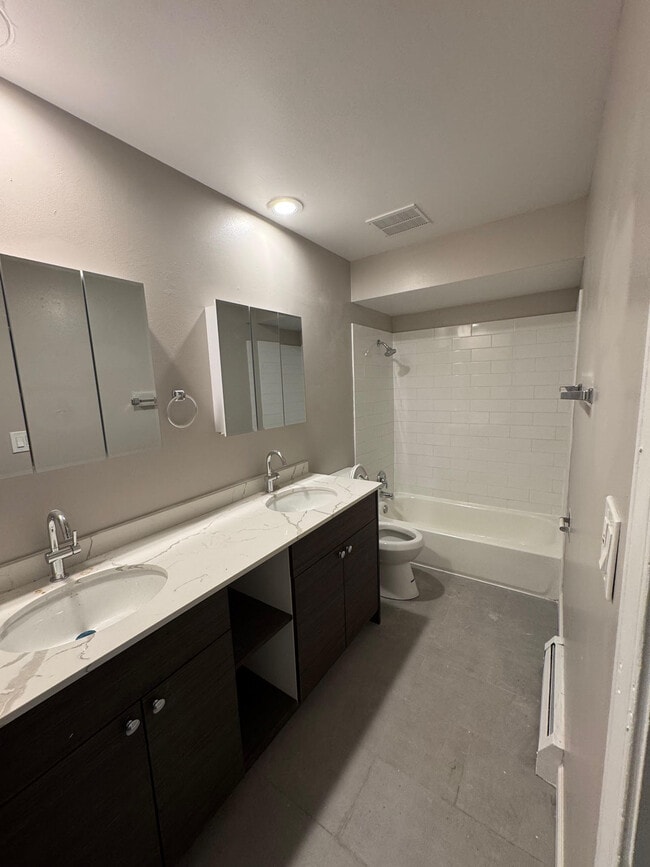 Building Photo - 440 W Stevens Dr