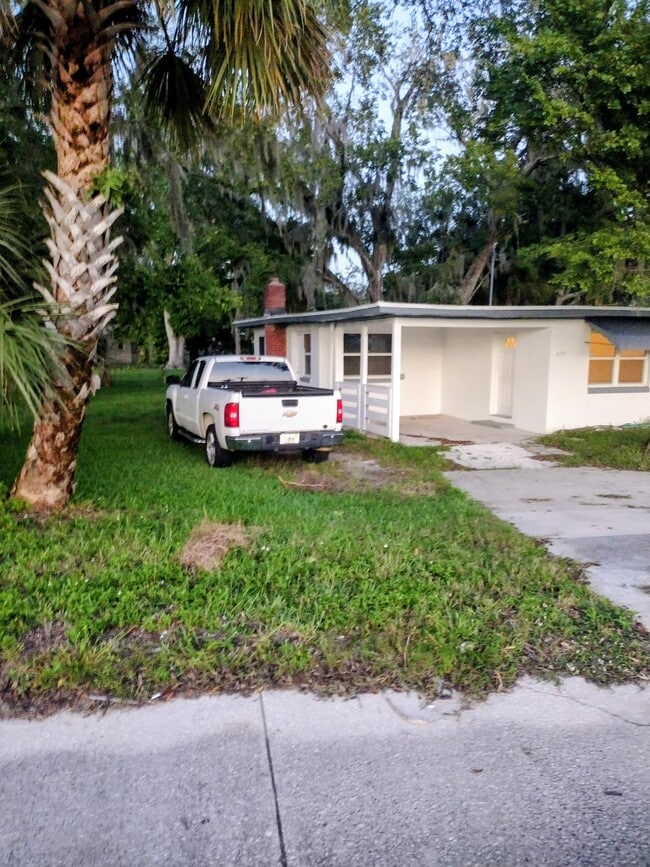 Foto del edificio - 635 N Nova Rd