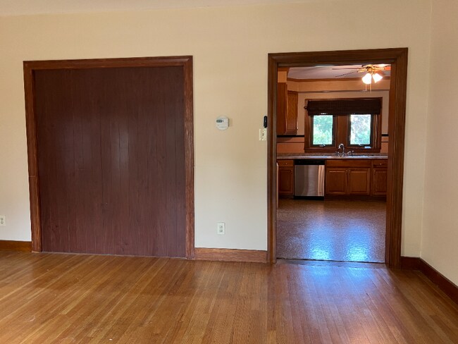 Building Photo - 25 Locust Ave