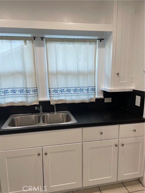 Foto del edificio - 216 Poppy Ave