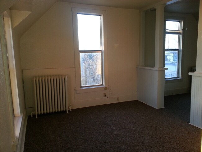 Building Photo - 837 Fox St