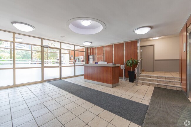 Photo du bâtiment - 230 Oak St