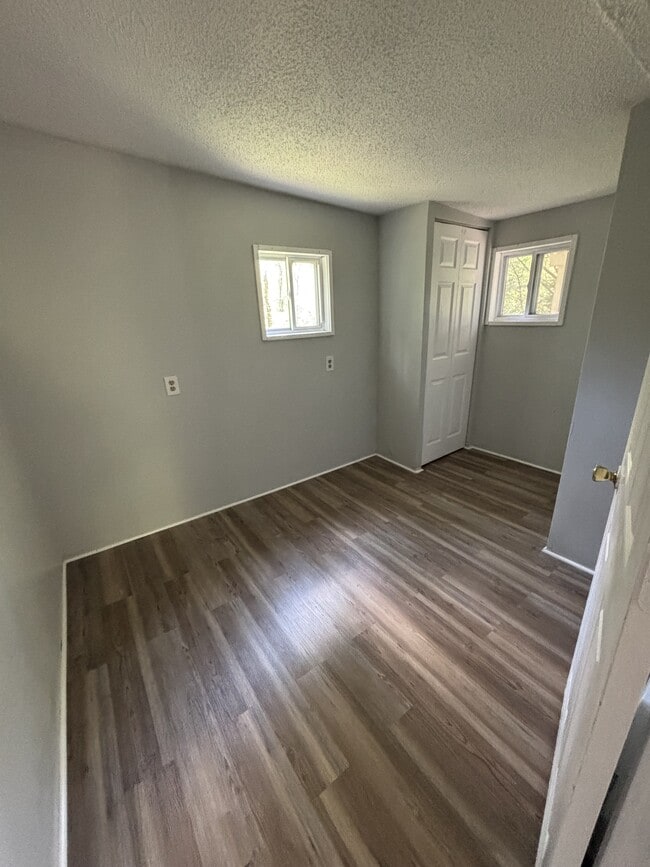 Building Photo - 211 Cherry Tree Dr