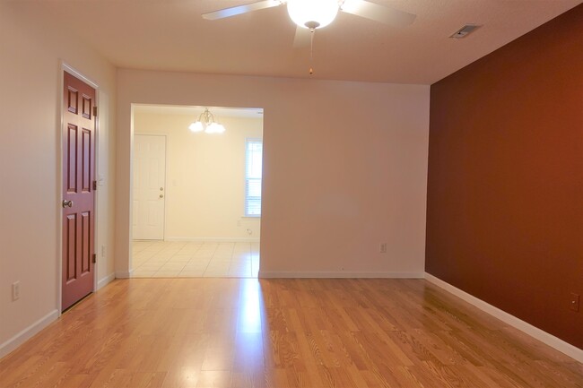 Building Photo - 103 Middlehouse Way